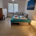 Private Room Rest Studio - Kameralny Bytom Szombierki 2-Room Shared Apartment Бытом